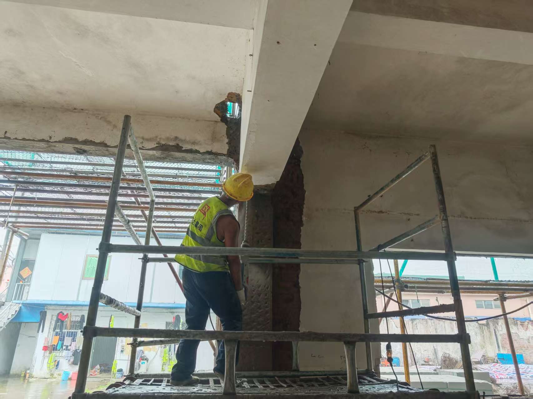 旧房改造钢结构加固施工方案是什么？2025年深圳旧房加固修缮项目招标公告！